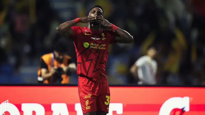 Julián Quiñones impulsa goleada de Al Qadsiah sobre Al-Orobah
