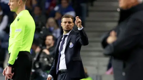 Prensa portuguesa reacciona tras eliminación de Porto y Martín Anselmi en Europa League