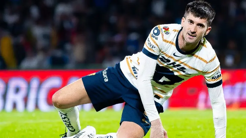 Aficionados de Pumas abuchean a Gustavo Lema y a jugadores tras derrota ante América