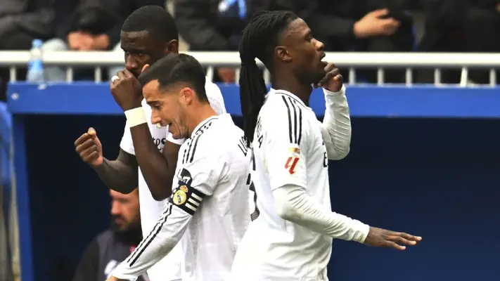 ¡Por la remontada! Aficionados del Real Madrid se presentan en Valdebebas para alentar