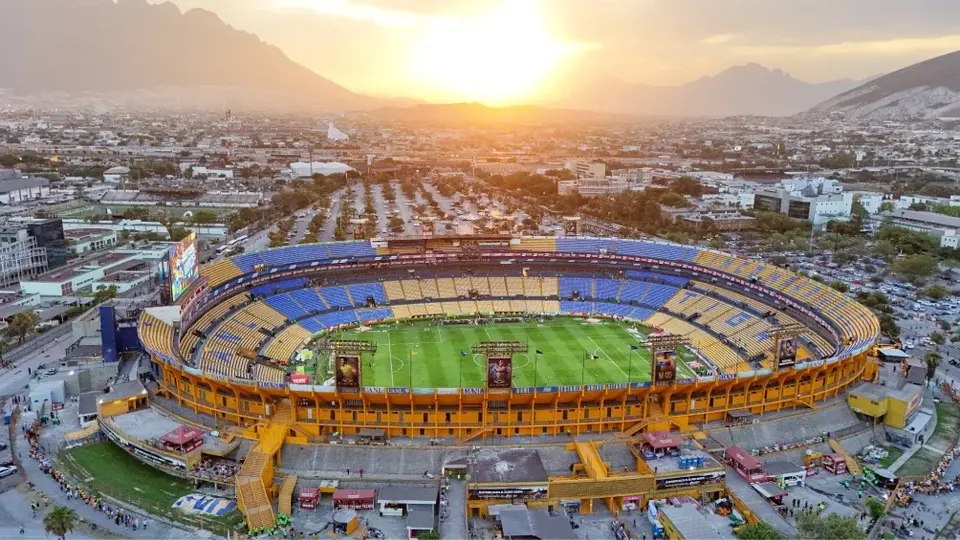 Susto en el Volcán antes del Tigres vs Toluca: un trabajador herido tras flamazo en pasillo