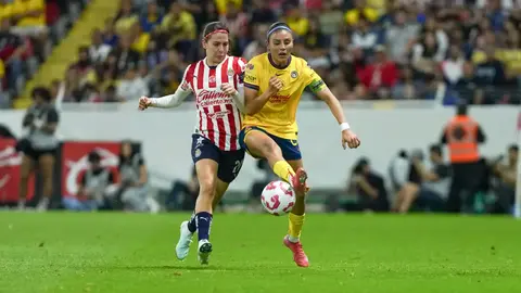 En inferioridad numérica y sin portera, América rescató empate ante Chivas en la Liga MX Femenil