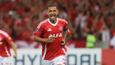 Internacional destroza a Atlético Nacional 3 a 0 en Copa Libertadores; Gandolfi fue expulsado