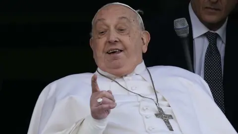 Papa Francisco es dado de alta después de 38 días hospitalizado