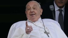 Papa Francisco es dado de alta después de 38 días hospitalizado
