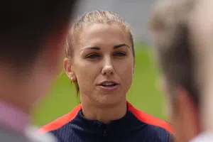 Alex Morgan anuncia el nacimiento de su hijo Enzo por redes sociales