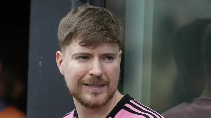 Mr. Beast, youtuber con más de 350 millones de suscriptores, choca auto de Fórmula E