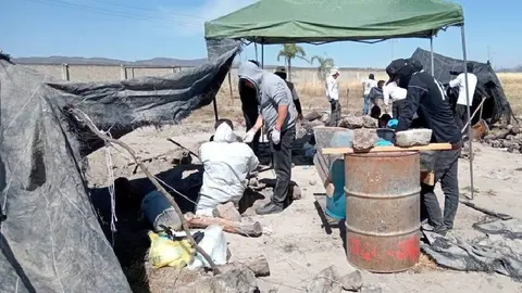 Encuentran crematorios clandestinos presuntamente del CJNG: más de 200 zapatos, fotos y libros
