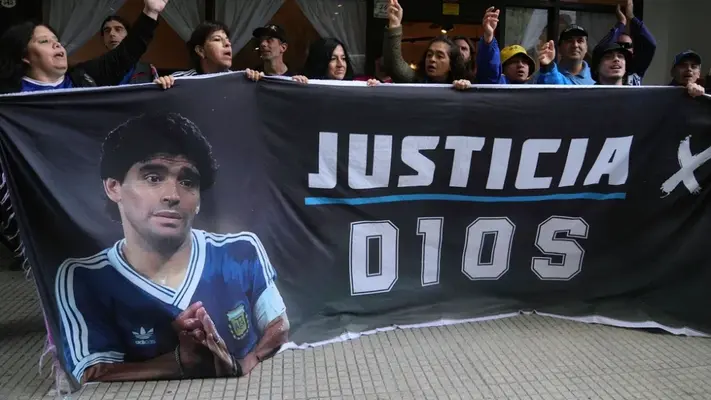 Juicio por la muerte de Maradona suspendido por escándalo con una jueza