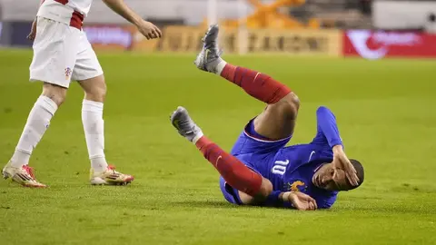 ¡Se volvió loco! Luka Modric le da tremendo grito a Mbappé en pleno partido