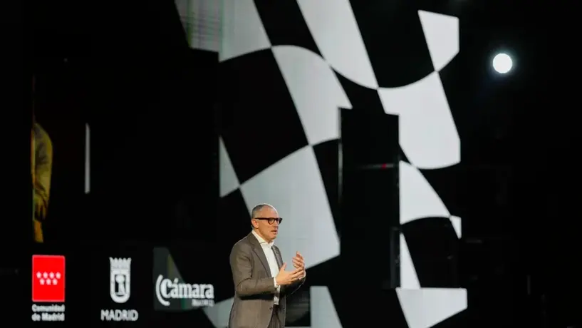 Stefano Domenicali acepta una extensión de contrato de cinco años para dirigir la F1 hasta 2029