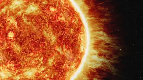 La tormenta solar ‘Ala de Pájaro’ impacta la Tierra: qué riesgos trae y por qué es la más intensa del año