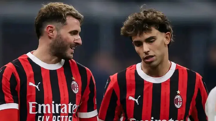 Santiago Giménez pone a prueba el conocimiento de Joao Félix sobre México
