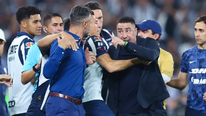 Efraín Juárez desató trifulca en bancas con Martín Demichelis