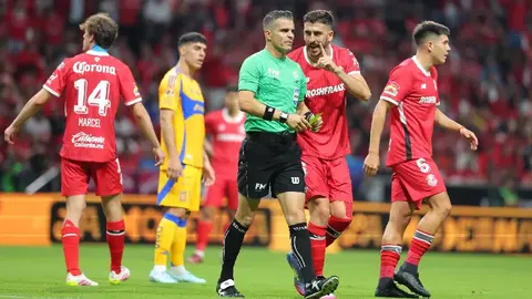 ¡Polémica en el Infierno! Penalti y fuera de lugar causan dudas en el Toluca vs Tigres