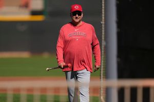 Manager de Reds aconseja a veteranos ignorar Sistema Automatizado de Bolas y Strikes