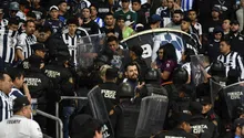 Acusan a seguridad del Estadio BBVA y la Policía de golpear a aficionados de Rayados