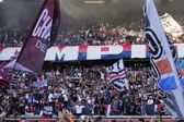 Aficionados del PSG y Aston Villa se enfrentan en terrible pelea previo al partido de Champions League