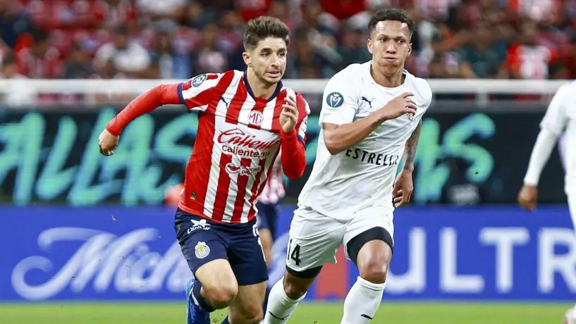 Isaác Brizuela acepta que enfrentar tres veces a América puede generar estrés en Chivas