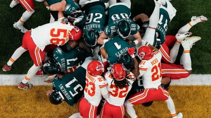 Entrenador de Eagles, Nick Sirianni, se opone a propuesta de prohibir “tush push”