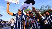 ¡Más violencia en el BBVA! Aficionado de Rayados agredió por la espalda a uno de Pachuca