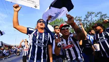 ¡Más violencia en el BBVA! Aficionado de Rayados agredió por la espalda a uno de Pachuca