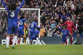 ¡Le pegan al campeón! Chelsea vence a Liverpool y sueña con Champions League