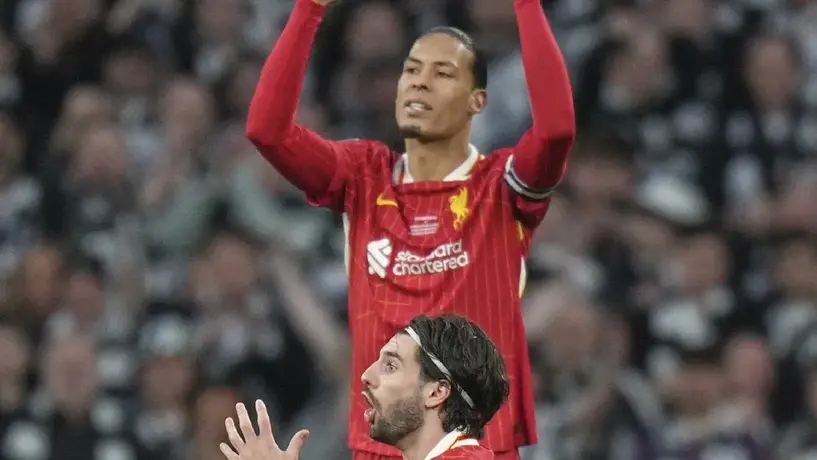 Van Dijk deja en duda su continuidad con Liverpool: “Habrá noticias”