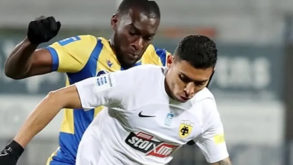 AEK Atenas de Orbelín Pineda vence 3-0 a Asteras Tripoli y se acerca al liderato en Grecia