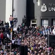 Newcastle celebra con desfile en autobús campeonato en la Carabao Cup