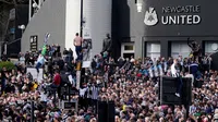 Newcastle celebra con desfile en autobús campeonato en la Carabao Cup