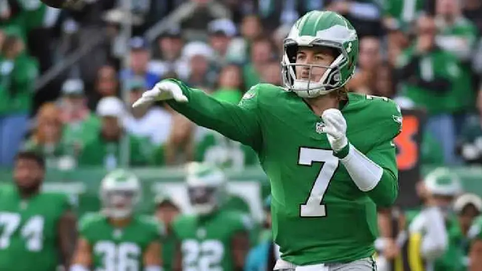 NFL: Browns adquieren a Kenny Pickett de los Eagles