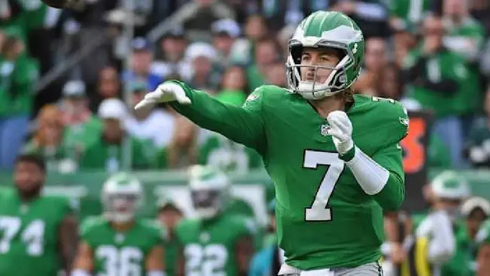 NFL: Browns adquieren a Kenny Pickett de los Eagles