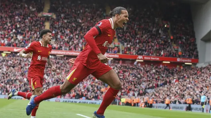 ¡Cerca del título! Liverpool vence agónicamente a West Ham; Edson Álvarez se quedó en la banca