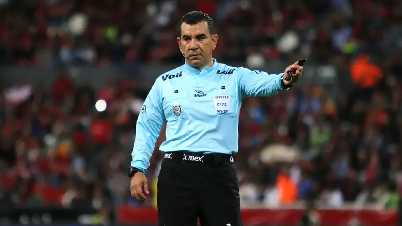 Paul Delgadillo, exárbrito mexicano, causa polémica por comentario en el Clásico Nacional