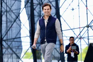 Checo Pérez vuelve a rodar en medio del mal momento de Liam Lawson en Red Bull