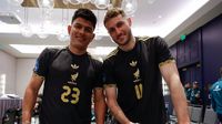 Santiago Giménez hace meme con Jesús Gallardo sobre nueva playera del Tri