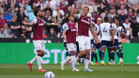 Lucas Paquetá lloró tras amonestación en el juego de West Ham contra Tottenham