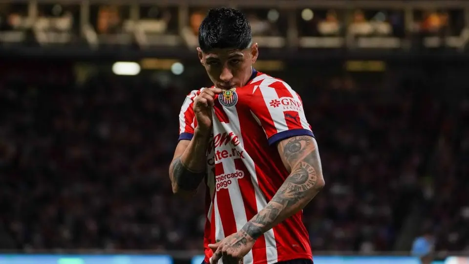 Alan Pulido supera en goles a ‘Chicharito’ Hernández en solo tres partidos de Liga MX