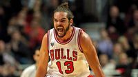 Joakim Noah visita México y celebra la expansión de la NBA
