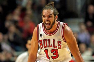 Joakim Noah visita México y celebra la expansión de la NBA