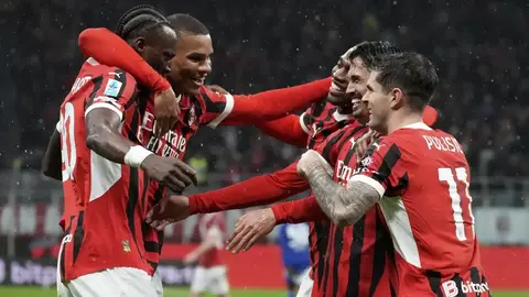Milan viene de atrás y vence al Como de Fábregas; Santiago Giménez fue titular
