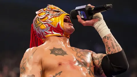 El luchador azteca, Rey Fénix, vence a Berto y sigue invicto en la WWE