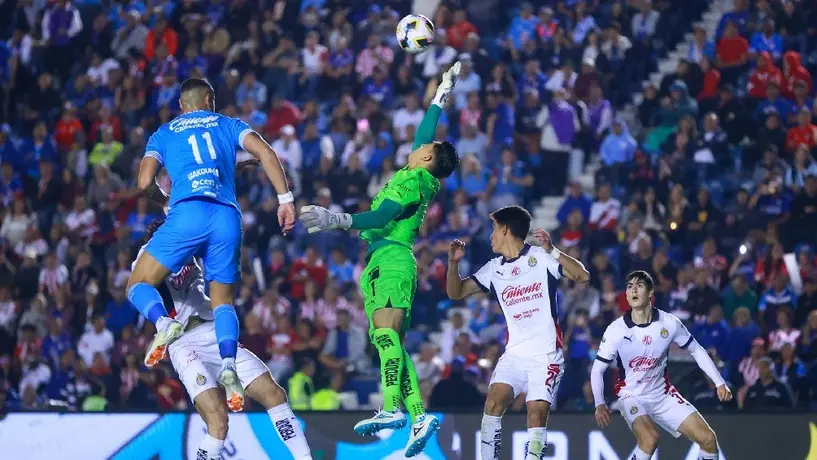 ¿Quiénes son los máximos goleadores en enfrentamientos entre Chivas vs Cruz Azul?
