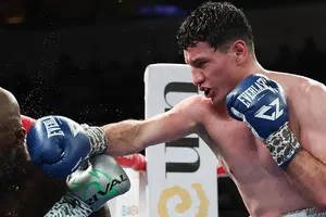 William “Camarón” Zepeda defiende exitosamente su campeonato interino de peso ligero del CMB