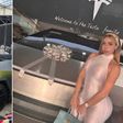Modelo causa sensación en Cancún al vender ropa desde su Tesla Cybertruck en un tianguis