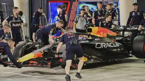 ¿Checo Pérez ya no es el culpable? Max Verstappen y Red Bull viven dramático GP de Bahrein