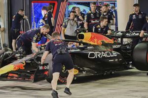 ¿Checo Pérez ya no es el culpable? Max Verstappen y Red Bull viven dramático GP de Bahrein