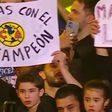 América se roba el show en la WWE con pancarta de aficionado: “Aguas con el Tricampeón”