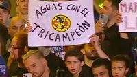 América se roba el show en la WWE con pancarta de aficionado: “Aguas con el Tricampeón”